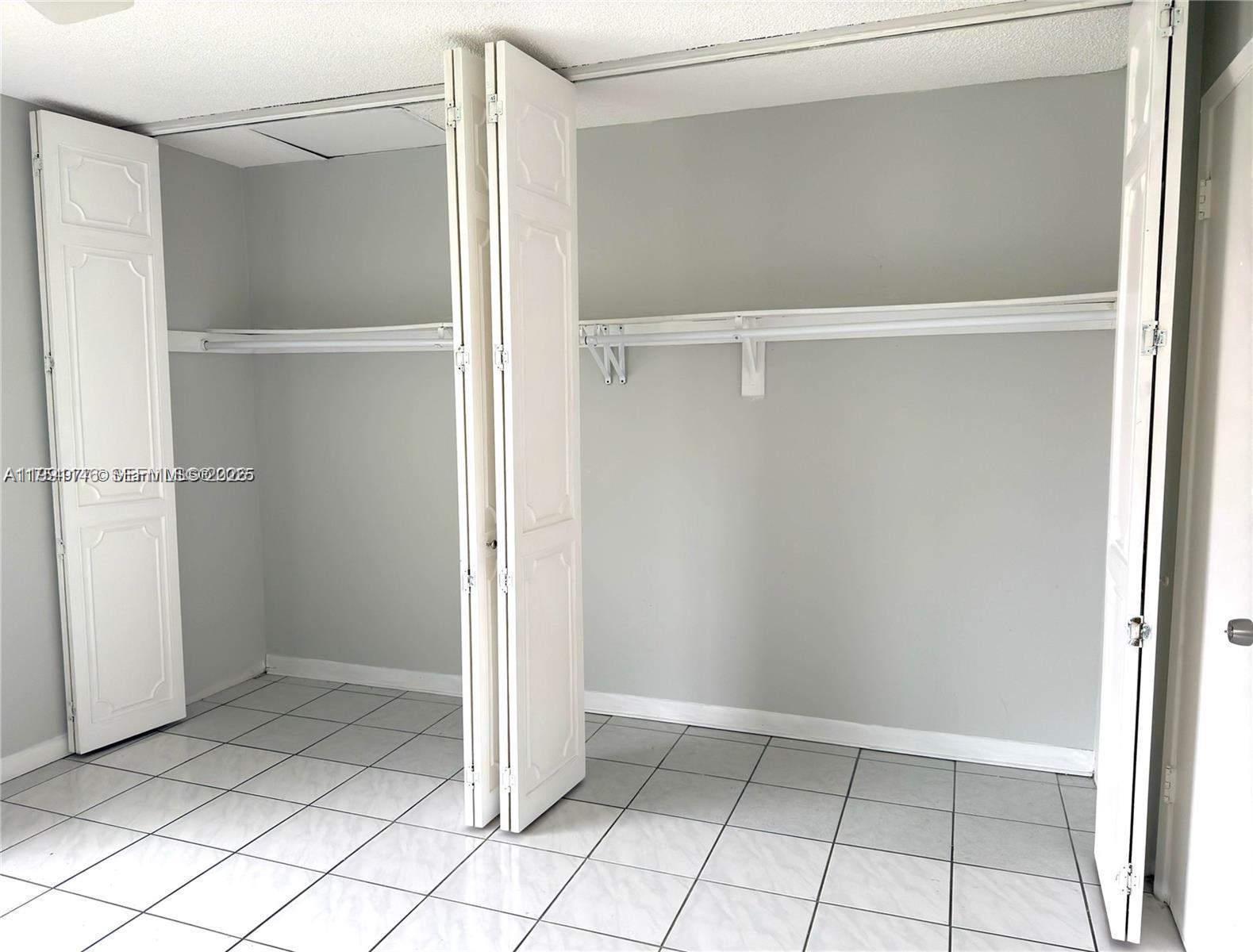 RACQUET CLUB - Residential