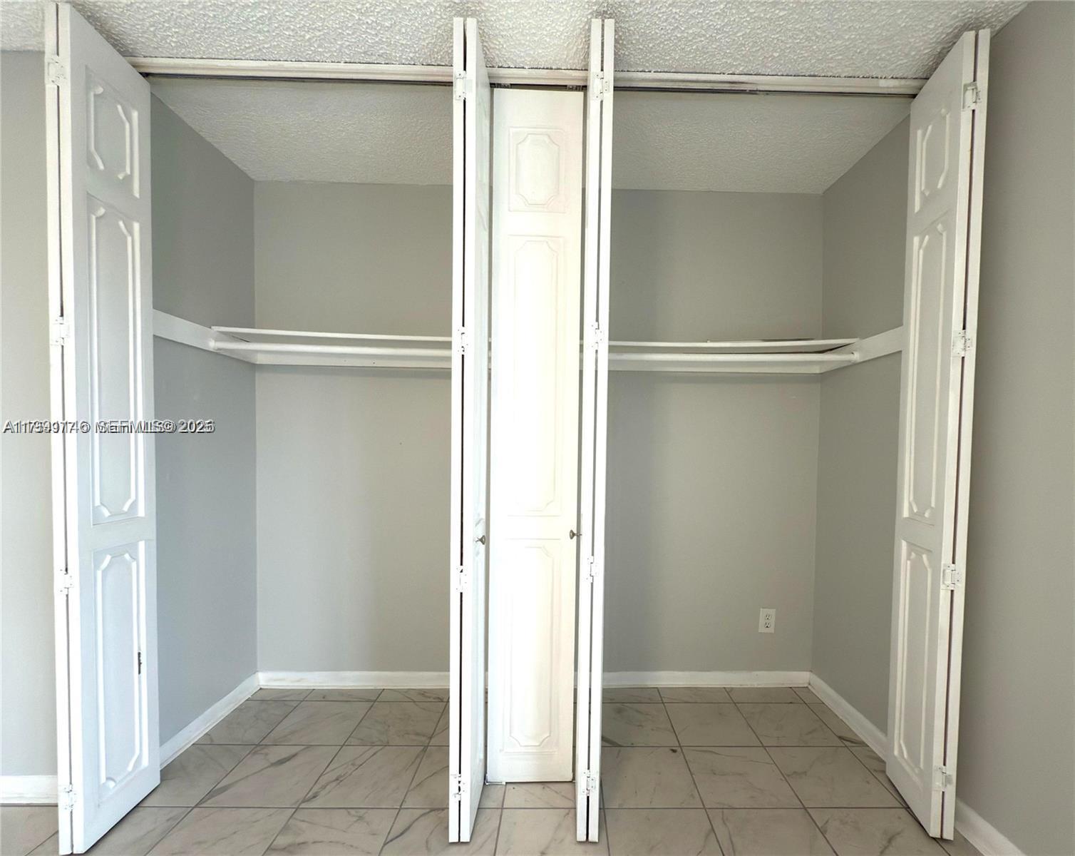 RACQUET CLUB - Residential