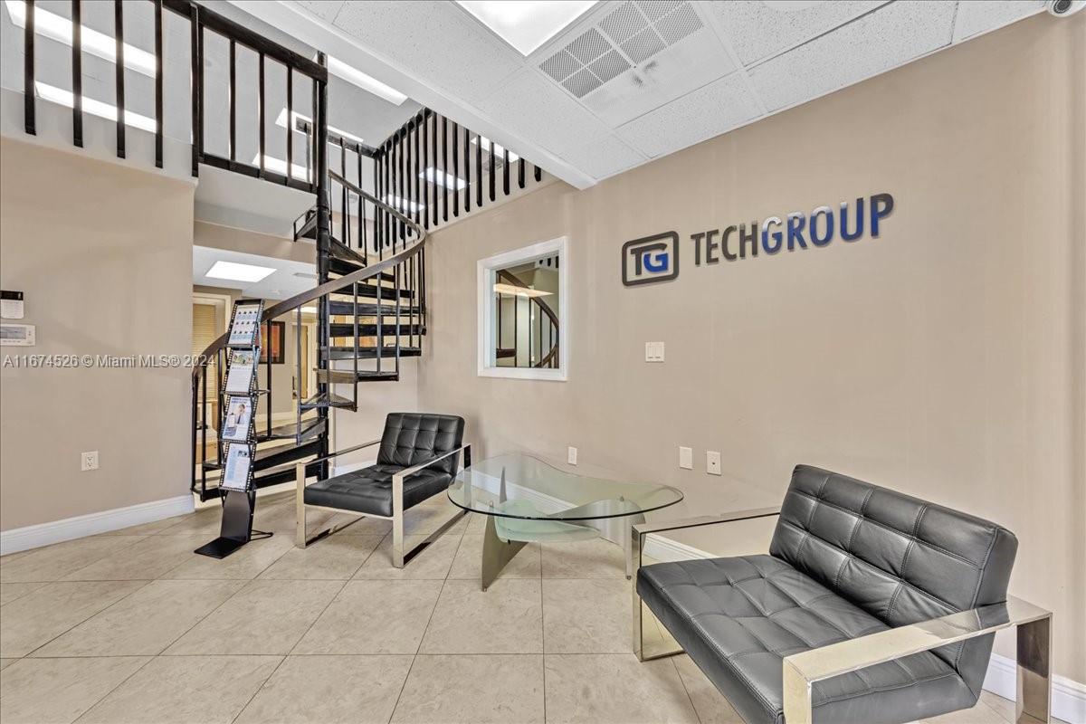 6187 NW 167th St H33