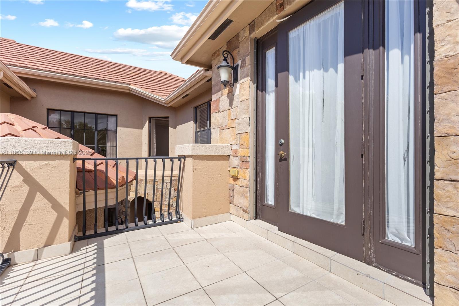 VERSAILLES - Residential