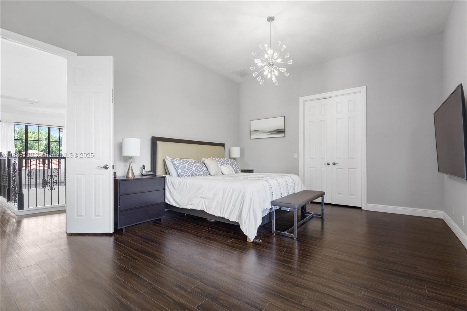 VERSAILLES - Residential