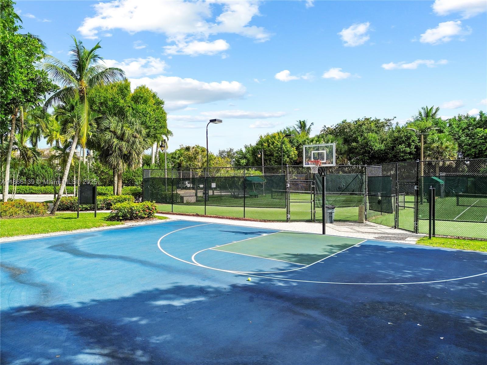 VERSAILLES - Residential