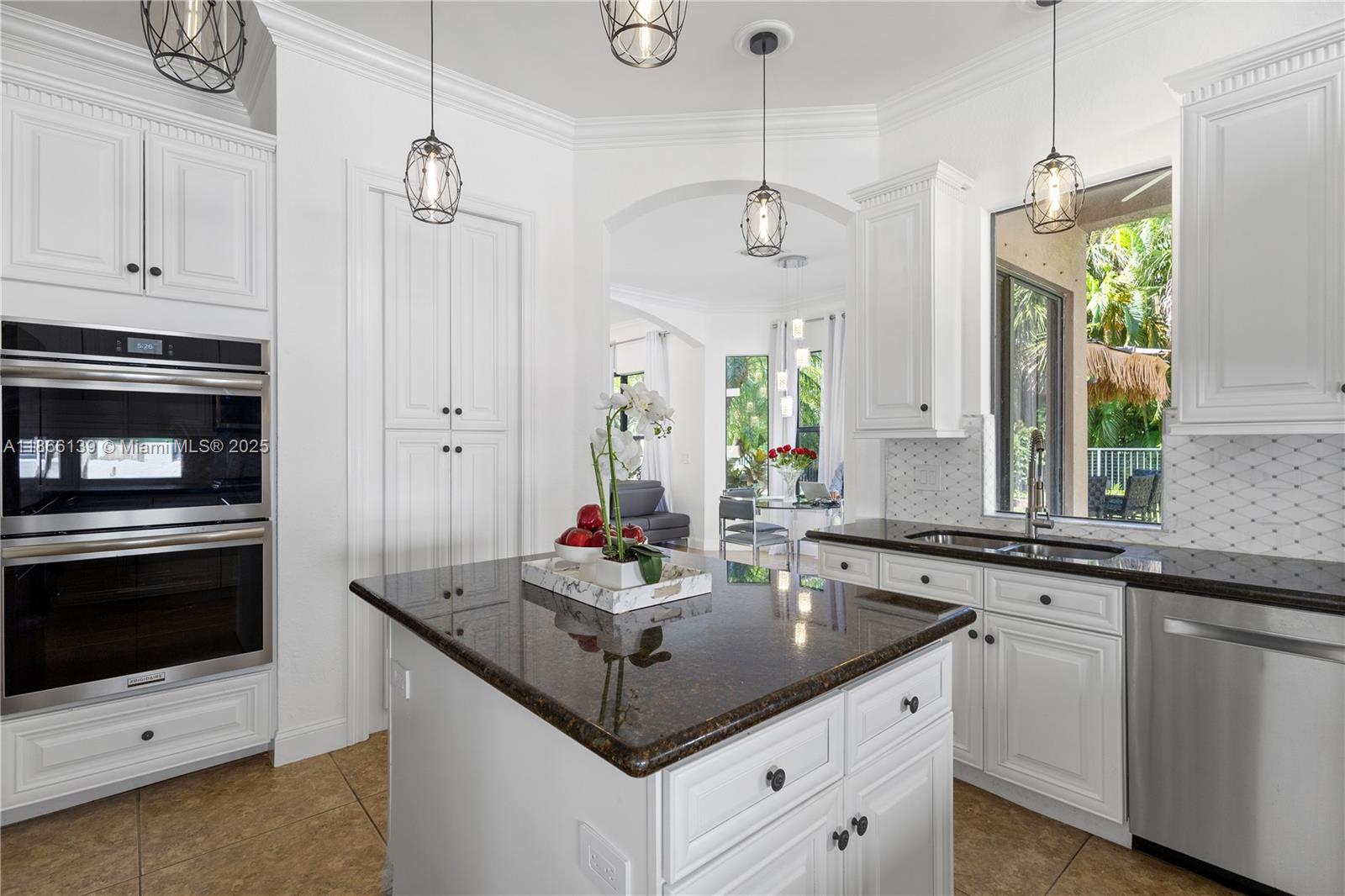 VERSAILLES - Residential