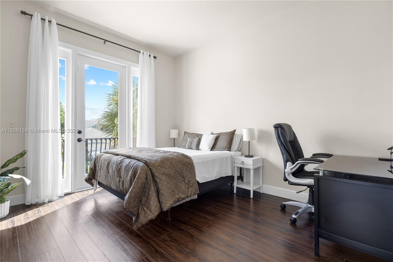 VERSAILLES - Residential