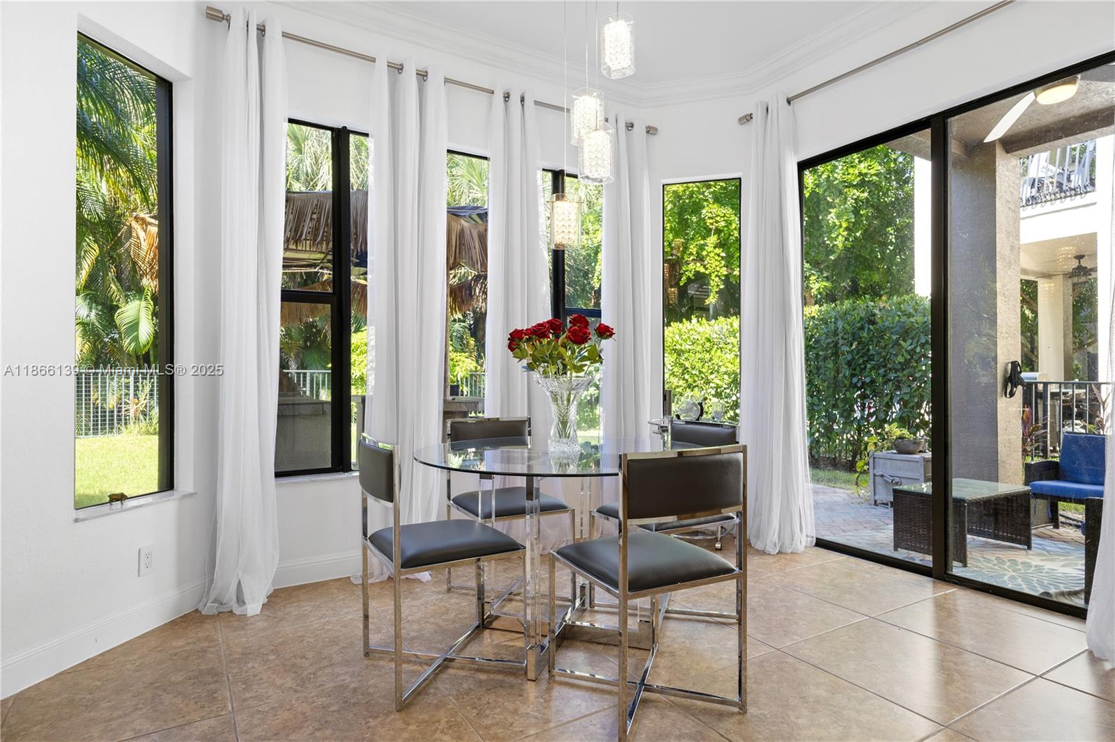 VERSAILLES - Residential