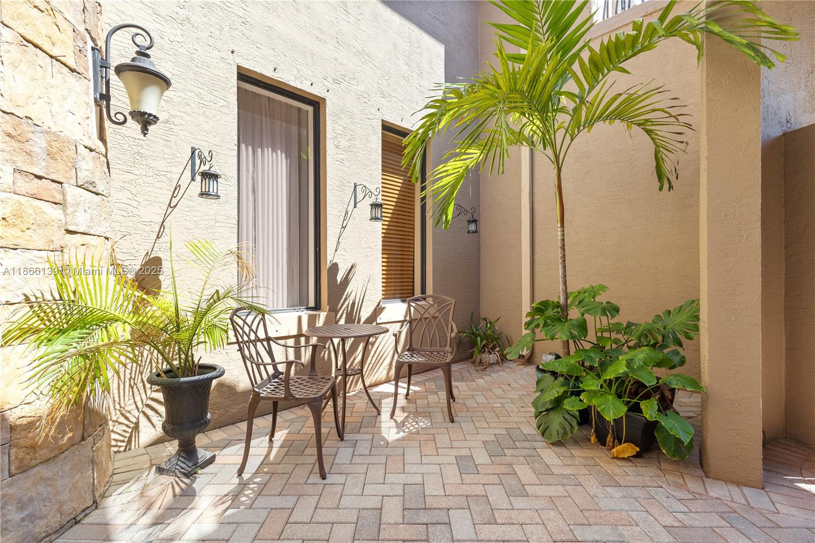 VERSAILLES - Residential