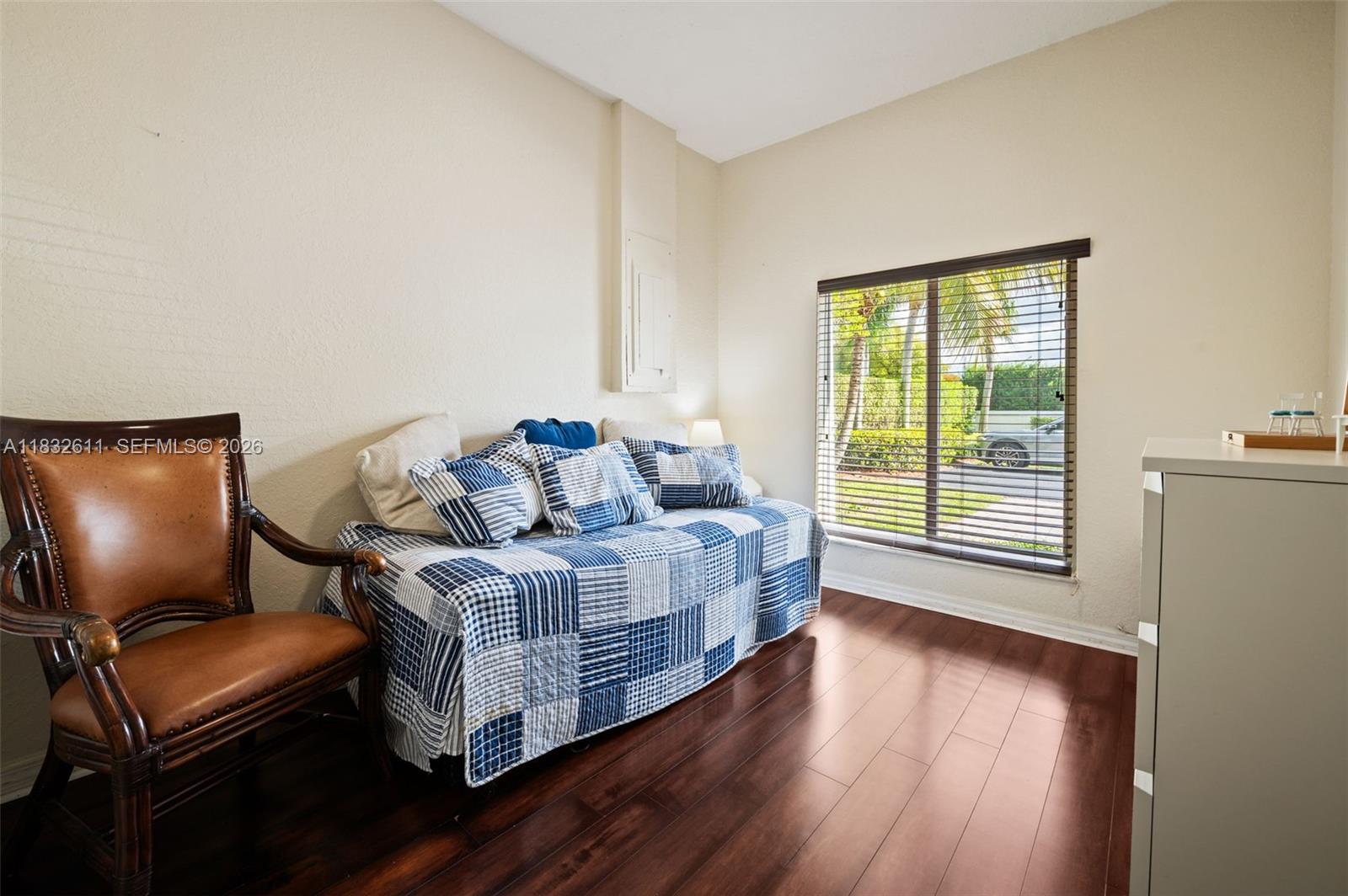 DORAL GLEN T-17816 - Residential