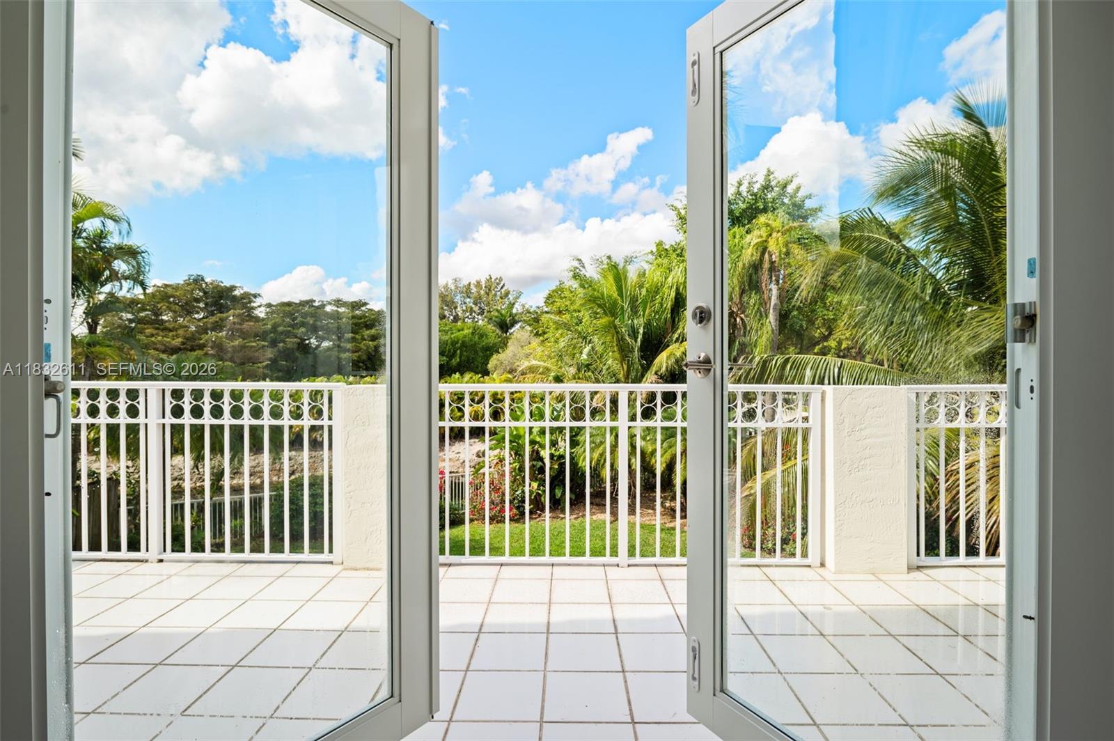 DORAL GLEN T-17816 - Residential