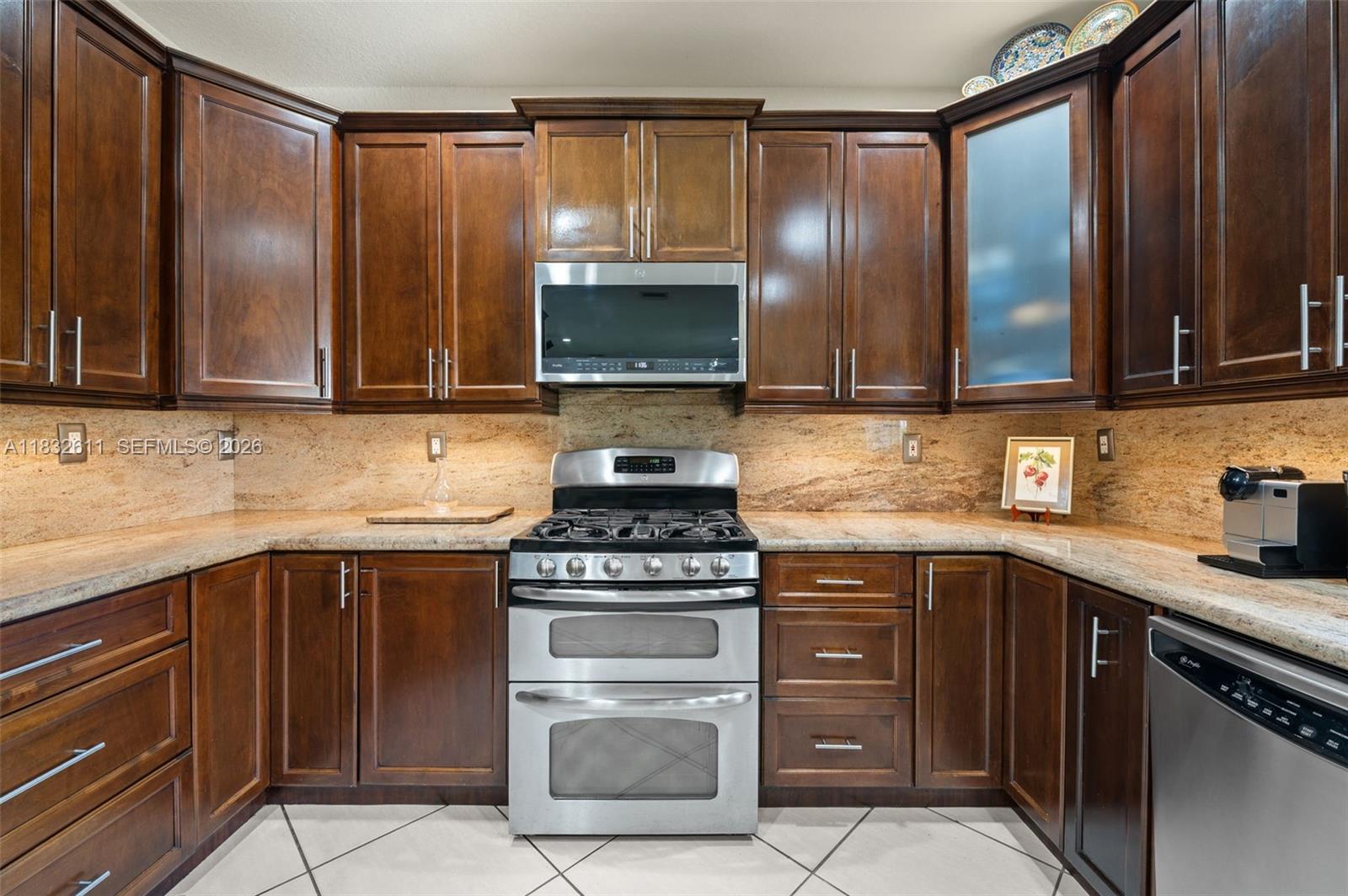 DORAL GLEN T-17816 - Residential