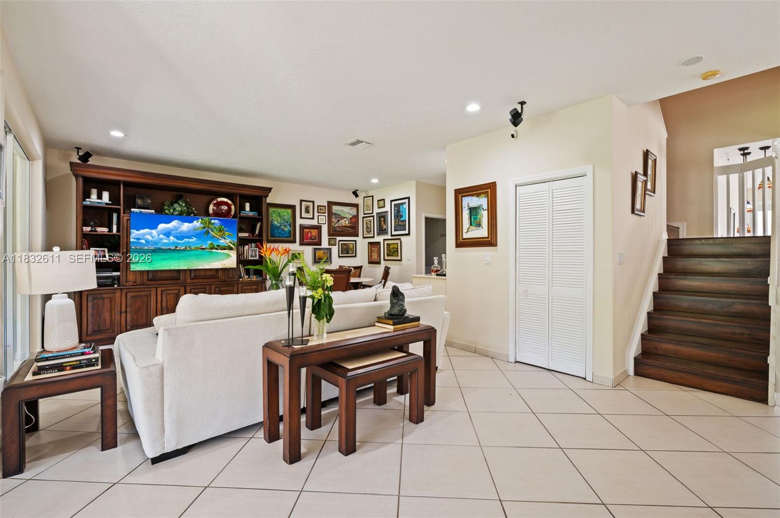 DORAL GLEN T-17816 - Residential