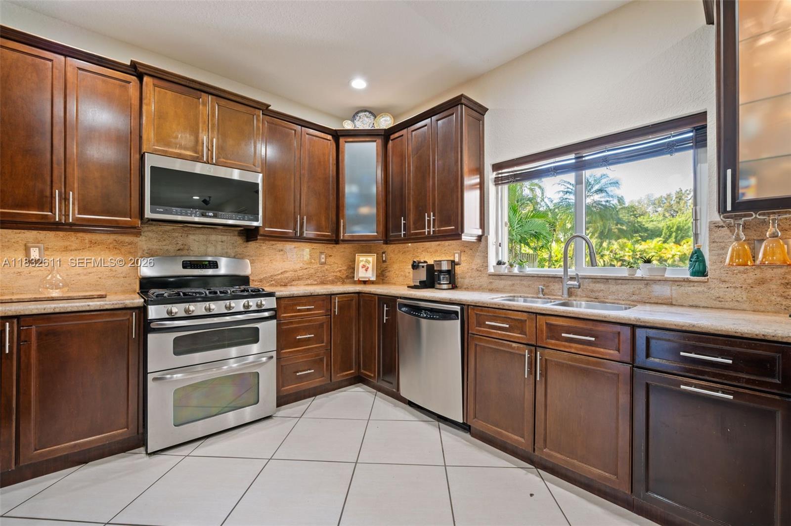 DORAL GLEN T-17816 - Residential