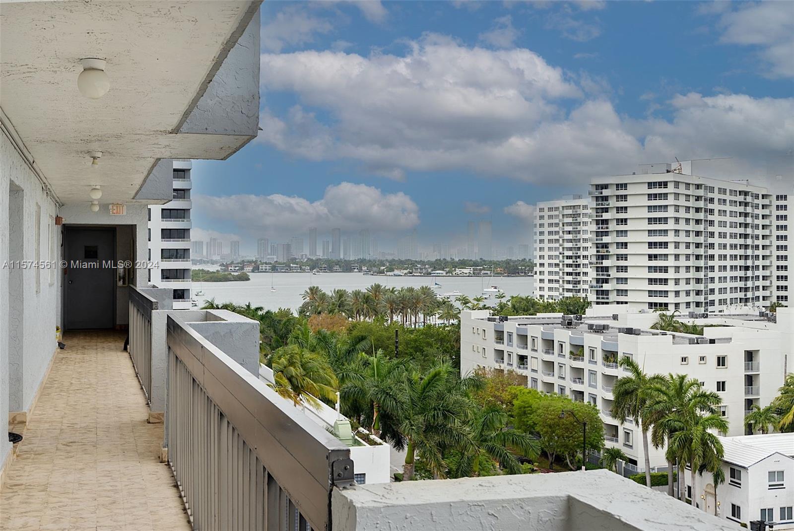 1345 West Ave 902, Miami Beach, Miami-Dade County, Florida - 1 Bedrooms  
2 Bathrooms - 