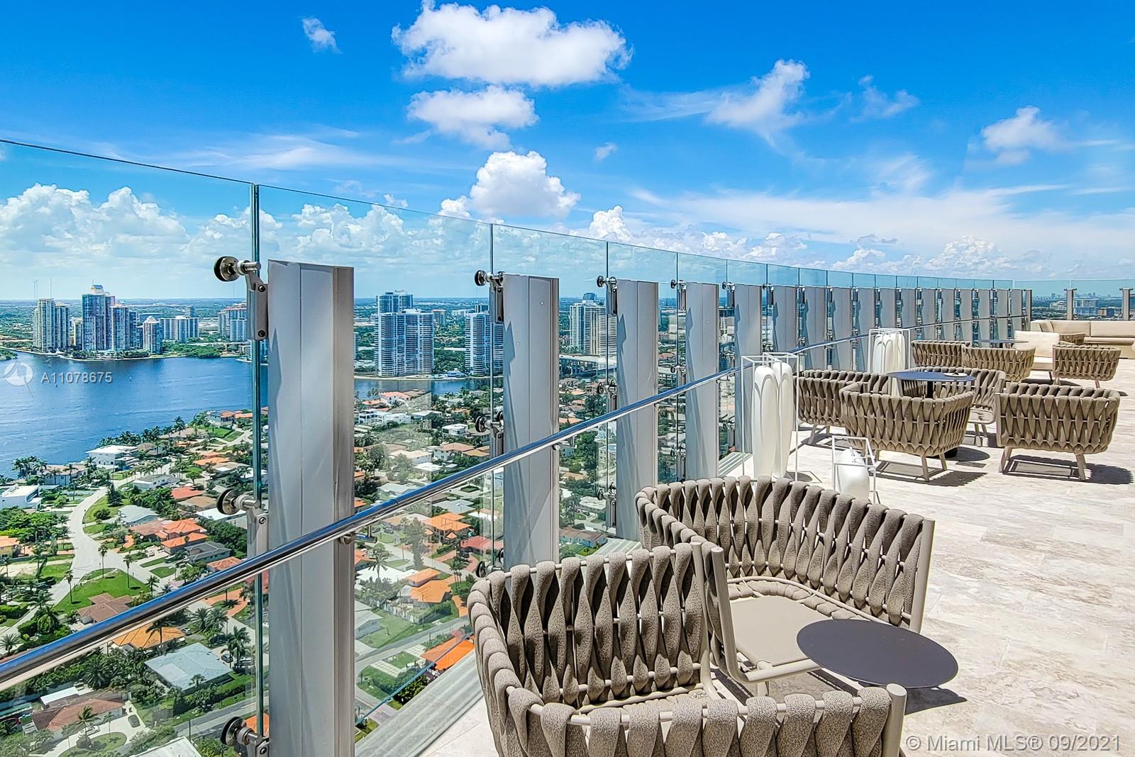 TURNBERRY OCEAN CLUB - Residential