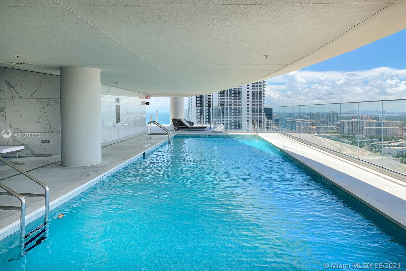 TURNBERRY OCEAN CLUB - Residential