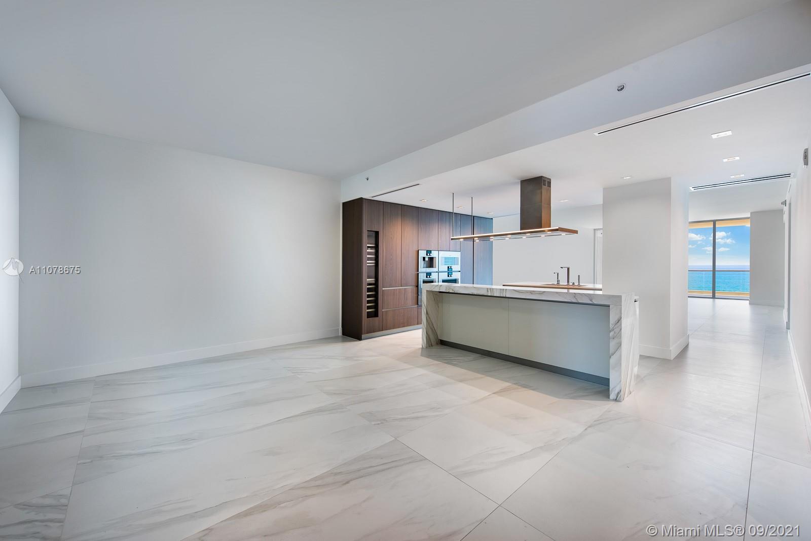 TURNBERRY OCEAN CLUB - Residential