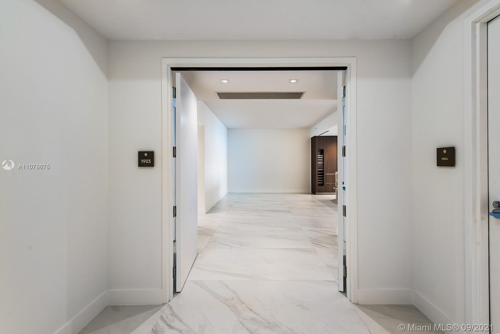 TURNBERRY OCEAN CLUB - Residential