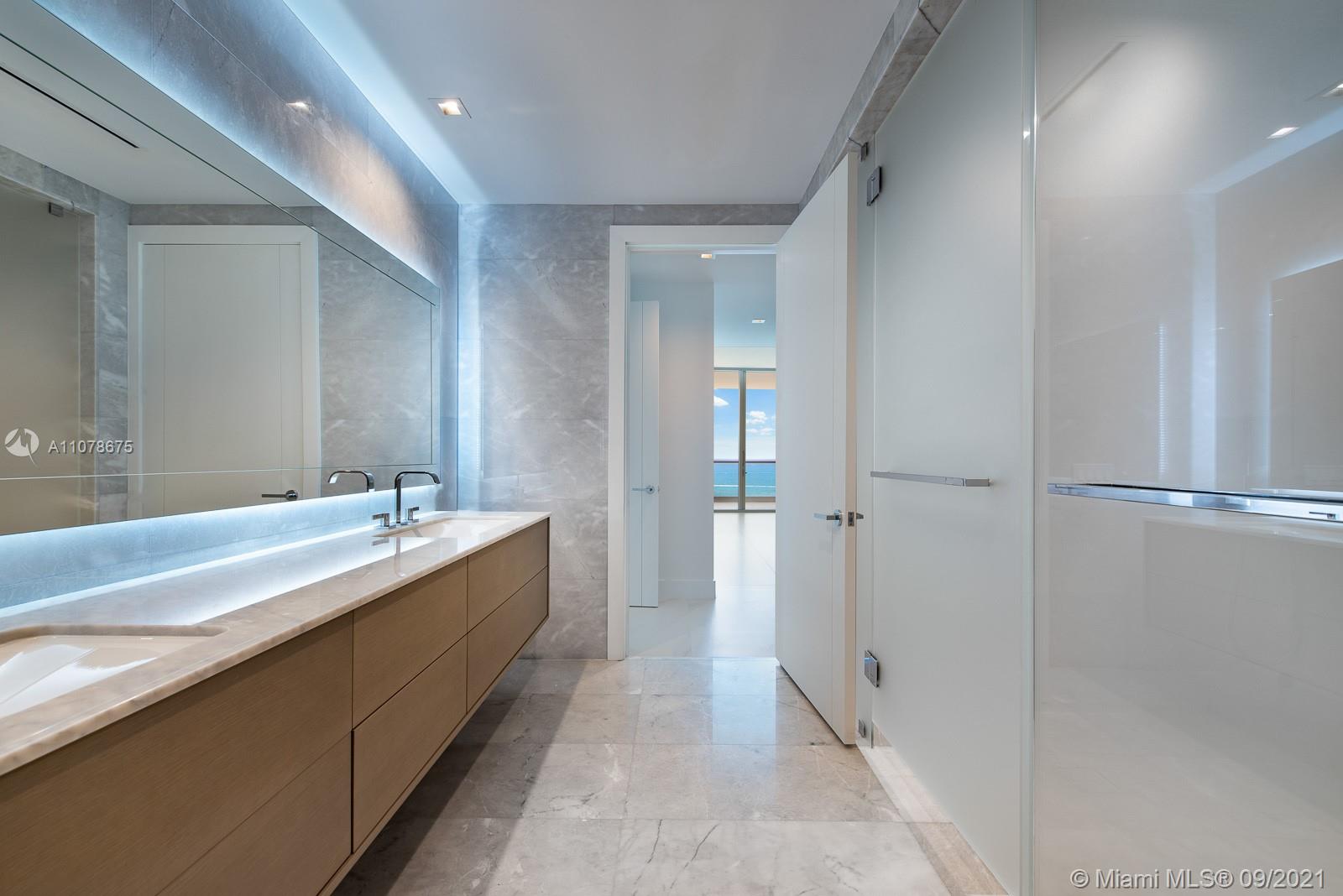 TURNBERRY OCEAN CLUB - Residential