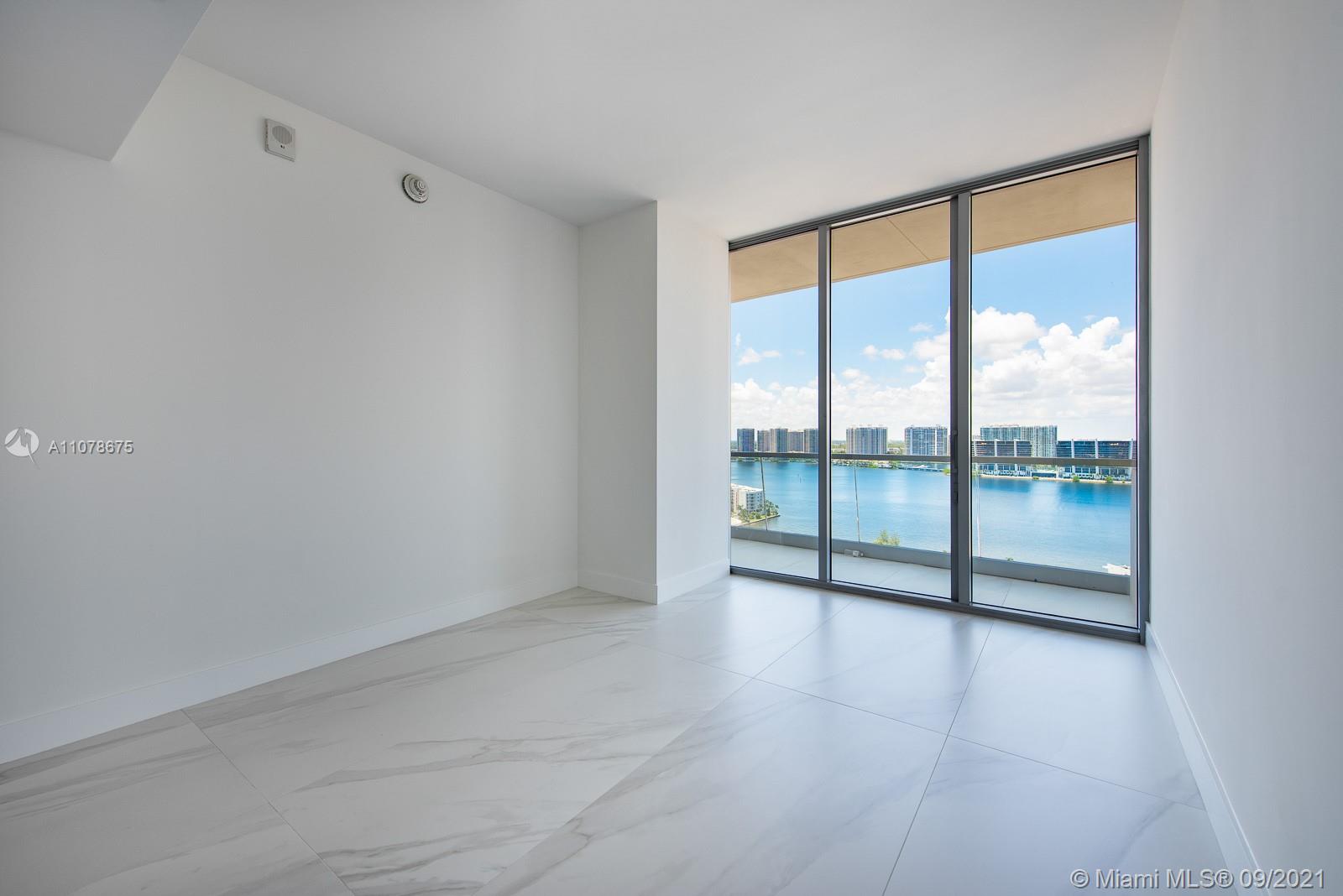 TURNBERRY OCEAN CLUB - Residential