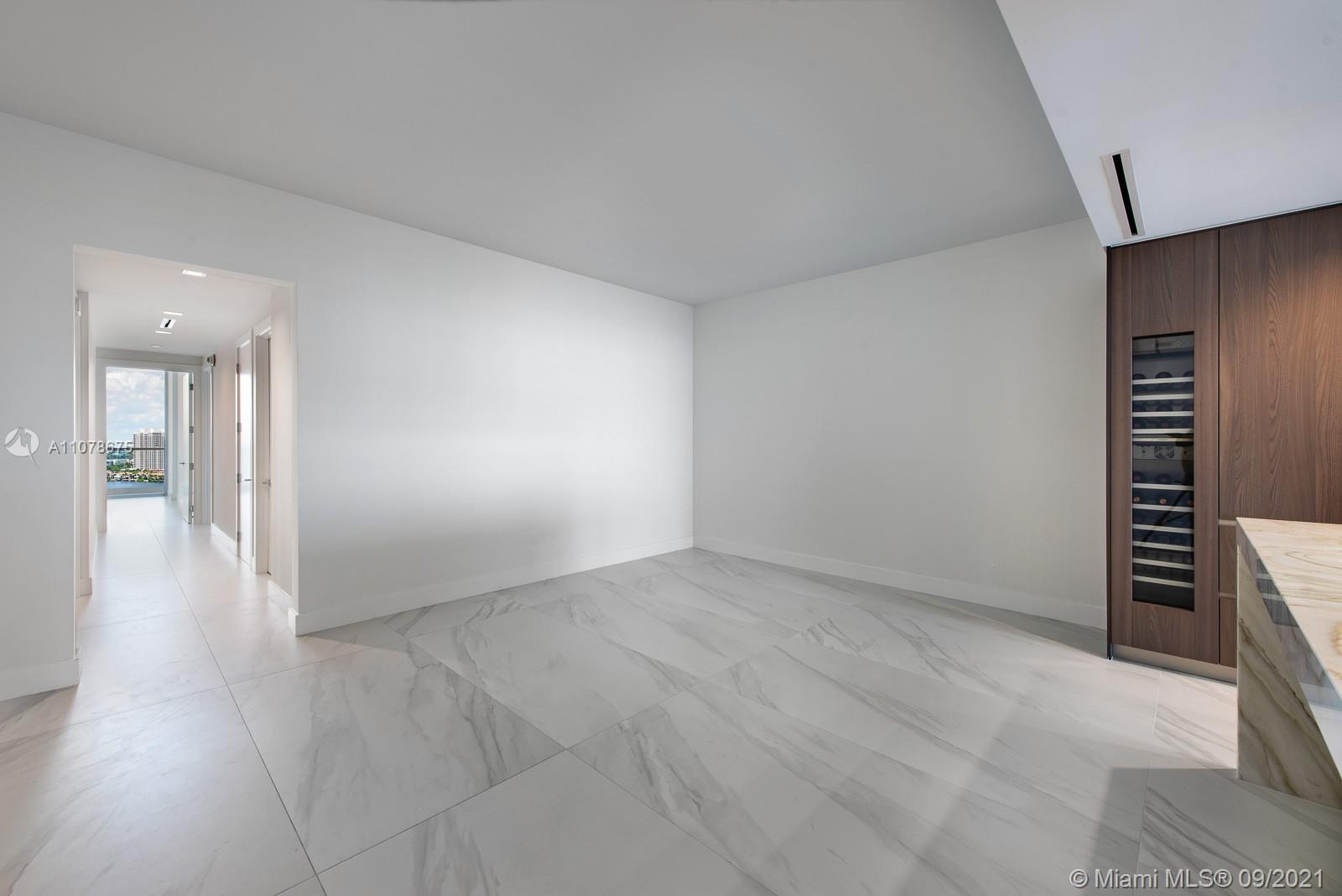 TURNBERRY OCEAN CLUB - Residential