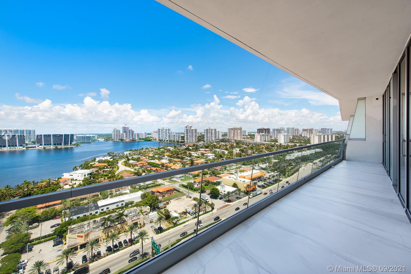 TURNBERRY OCEAN CLUB - Residential