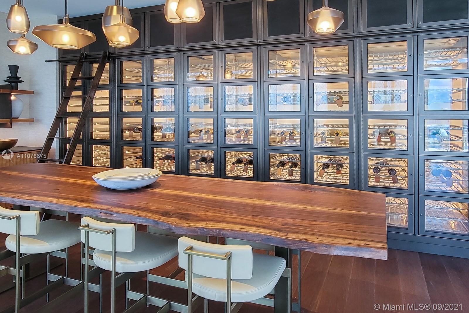 TURNBERRY OCEAN CLUB - Residential