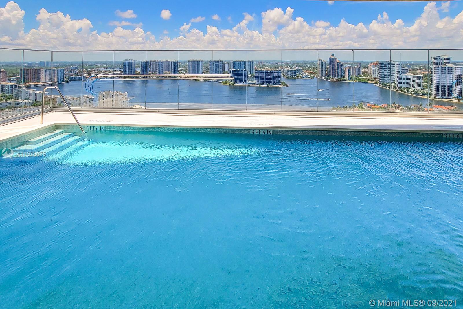 TURNBERRY OCEAN CLUB - Residential