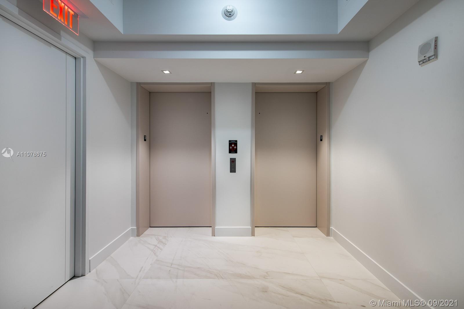 TURNBERRY OCEAN CLUB - Residential