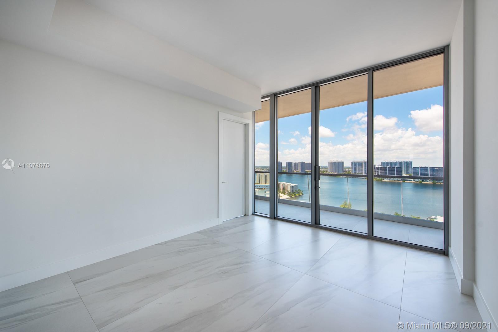 TURNBERRY OCEAN CLUB - Residential