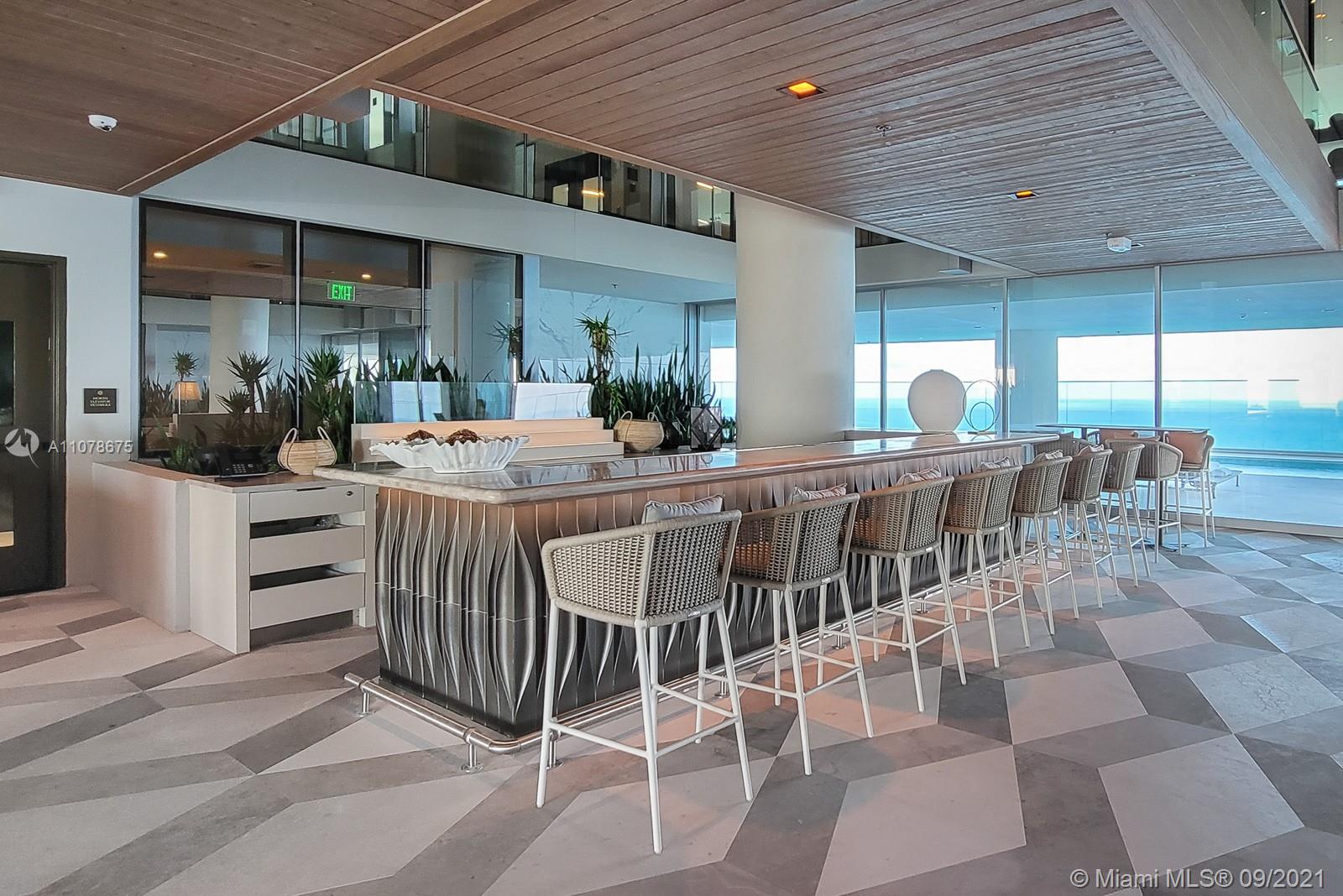 TURNBERRY OCEAN CLUB - Residential