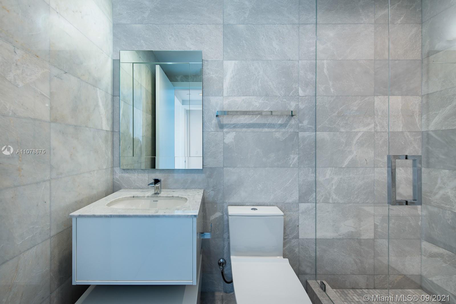 TURNBERRY OCEAN CLUB - Residential