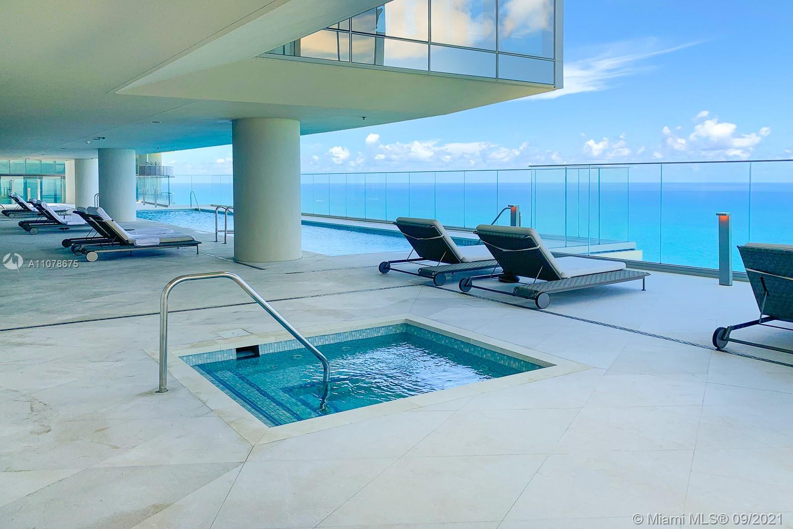 TURNBERRY OCEAN CLUB - Residential