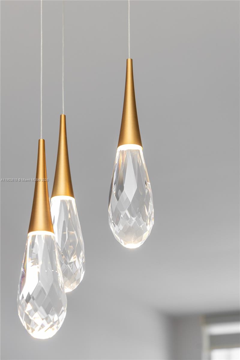 SUNSET HARBOUR SOUTH COND - Residential