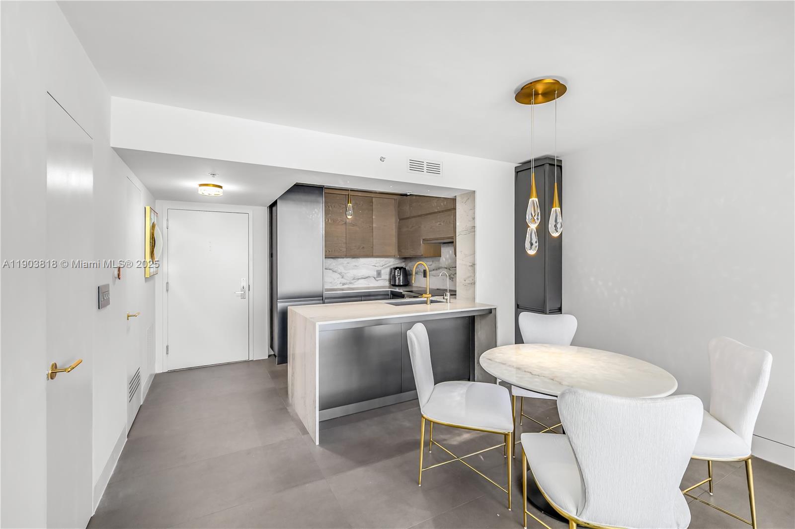 SUNSET HARBOUR SOUTH COND - Residential