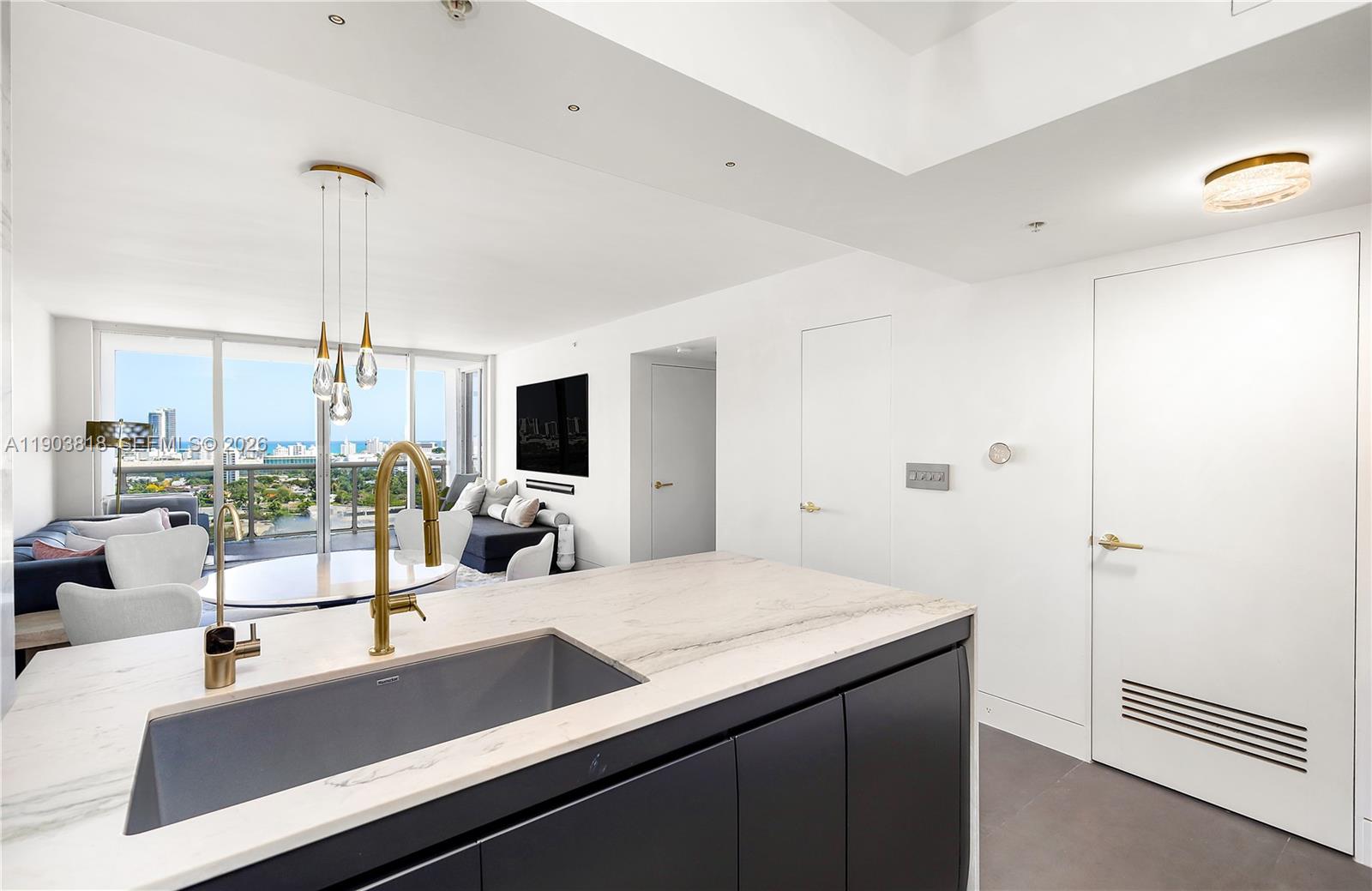 SUNSET HARBOUR SOUTH COND - Residential