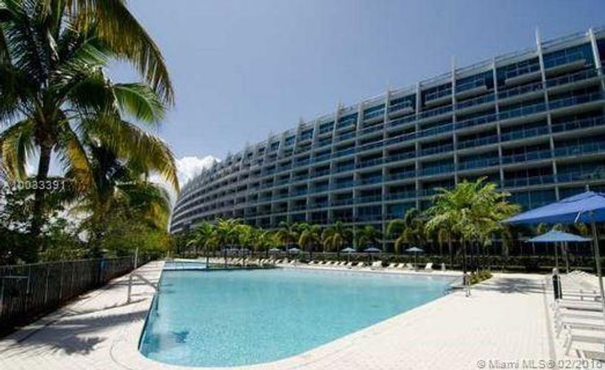 beautiful 1 bed, 2 baths unit, incredible water view, building has gym, tennis court, party room. Close to everything, Aventura Mall, shopping area, and beaches.
