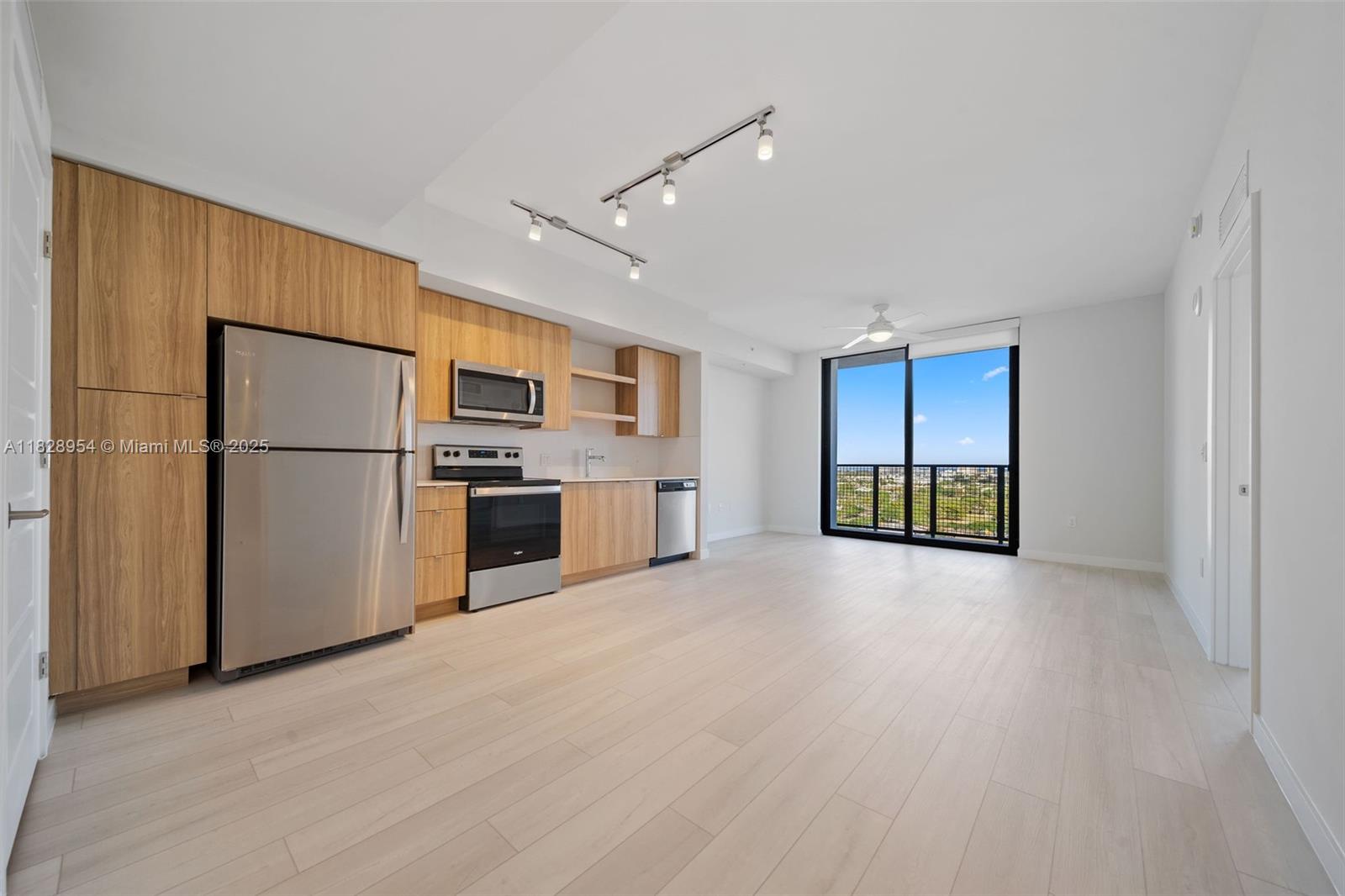 555 NE 8th St 1404