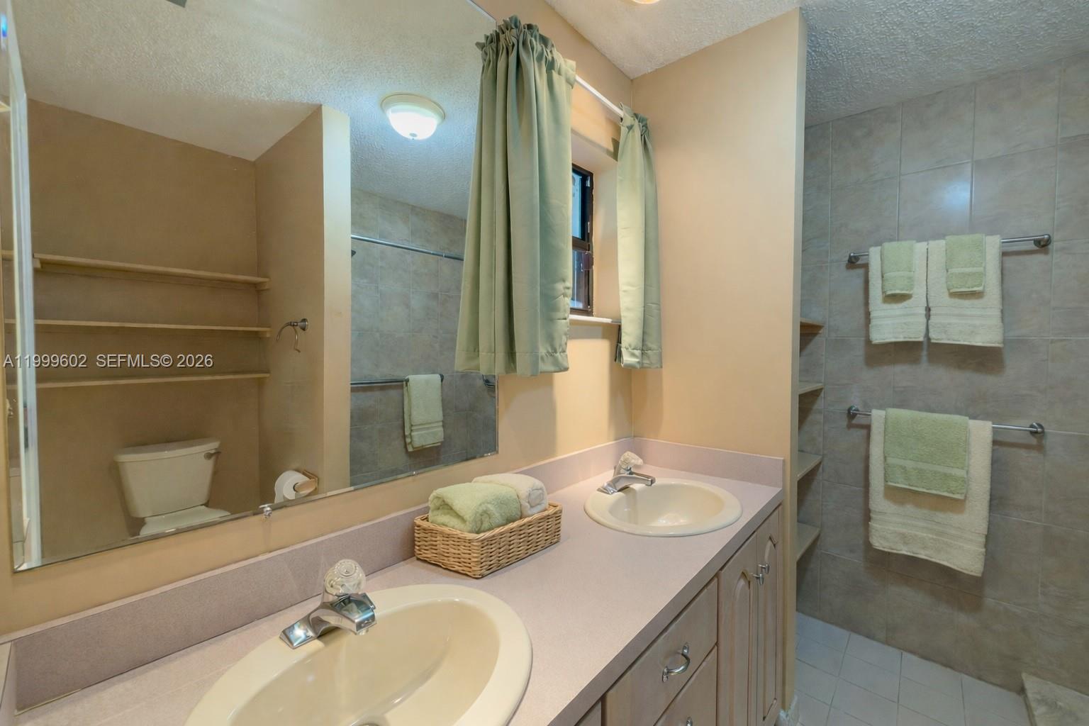 VANDA ESTATES - Residential