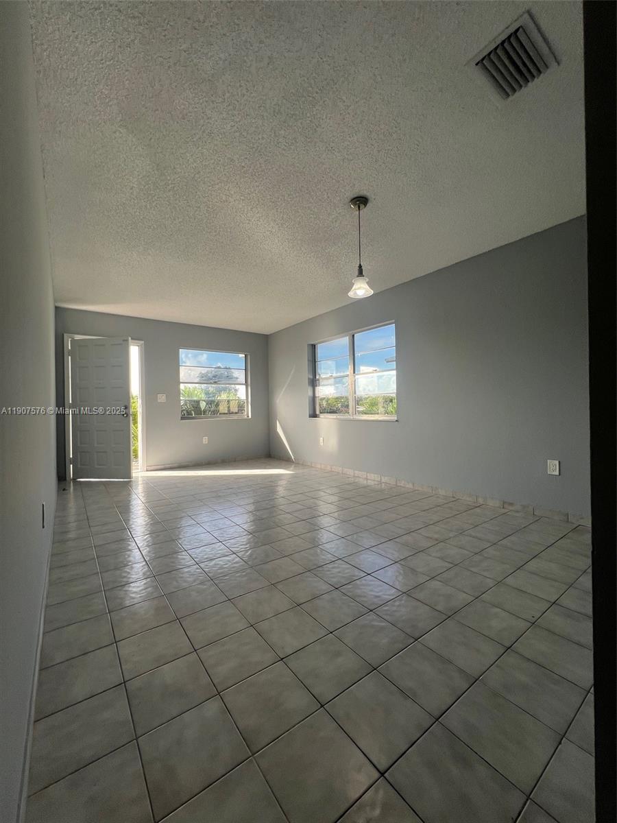 HIALEAH 8TH ADDN - Residential Lease