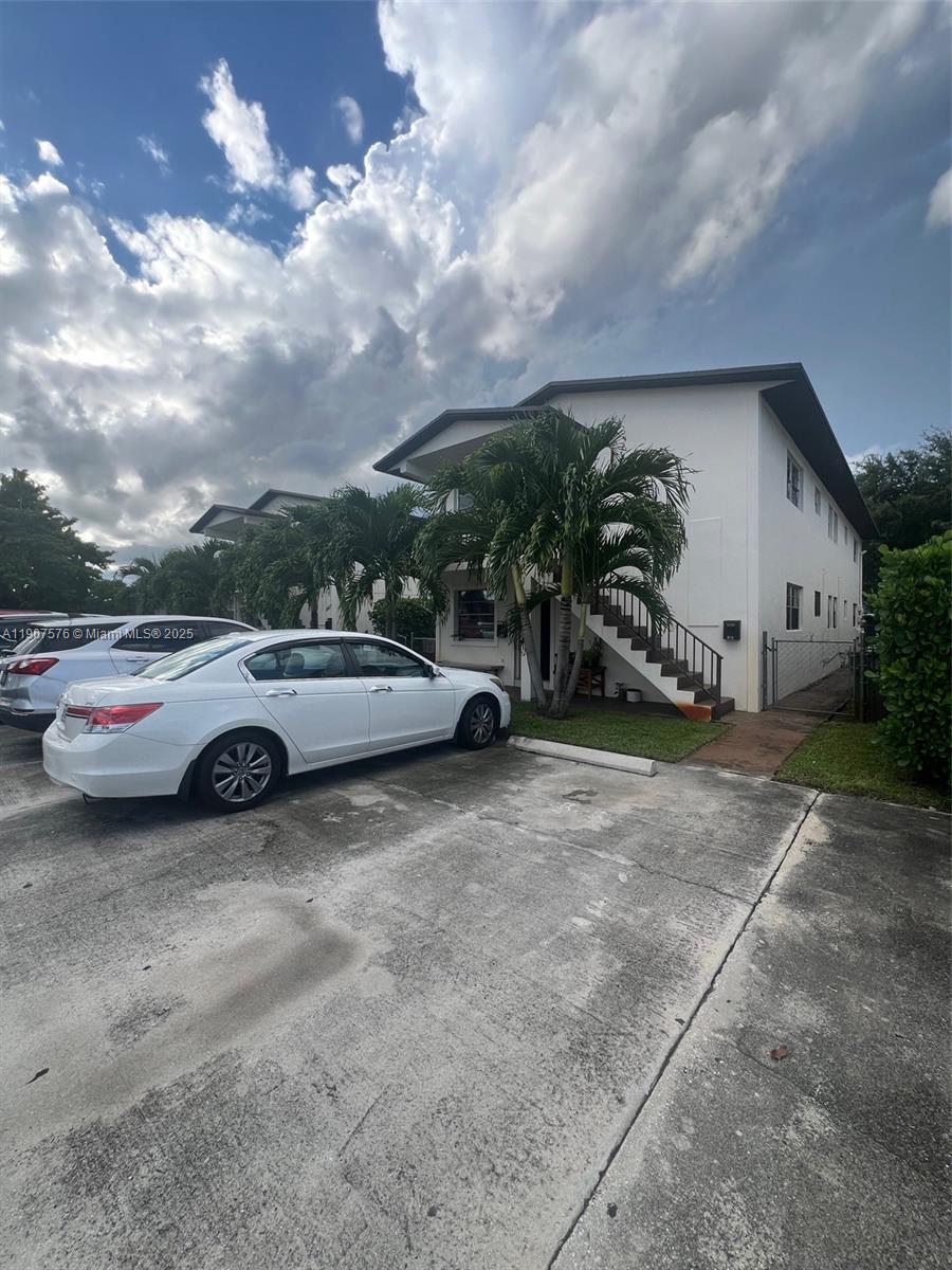 HIALEAH 8TH ADDN - Residential Lease
