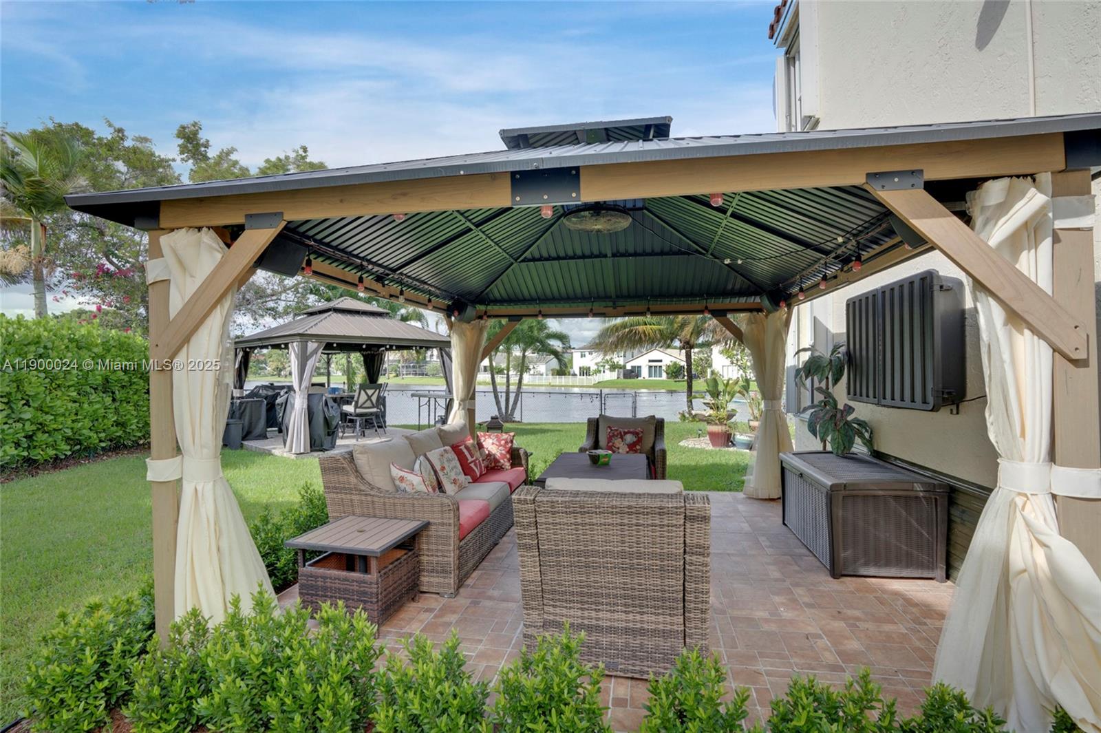 TOWNGATE - Residential