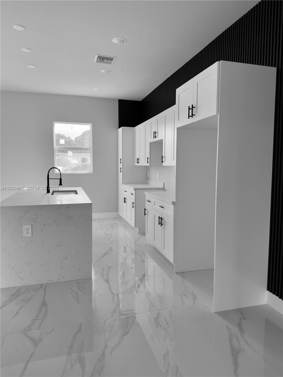 748 748 CHESTNUT ST E