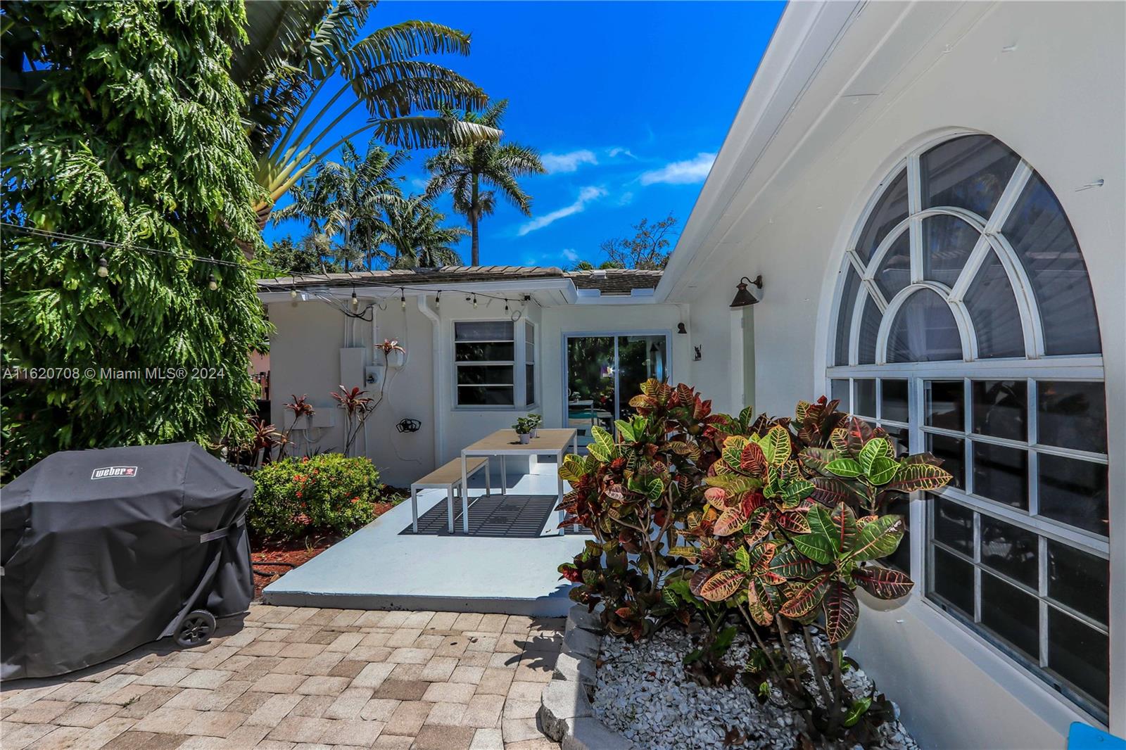 HOLLYWOOD LAKES SEC - Residential