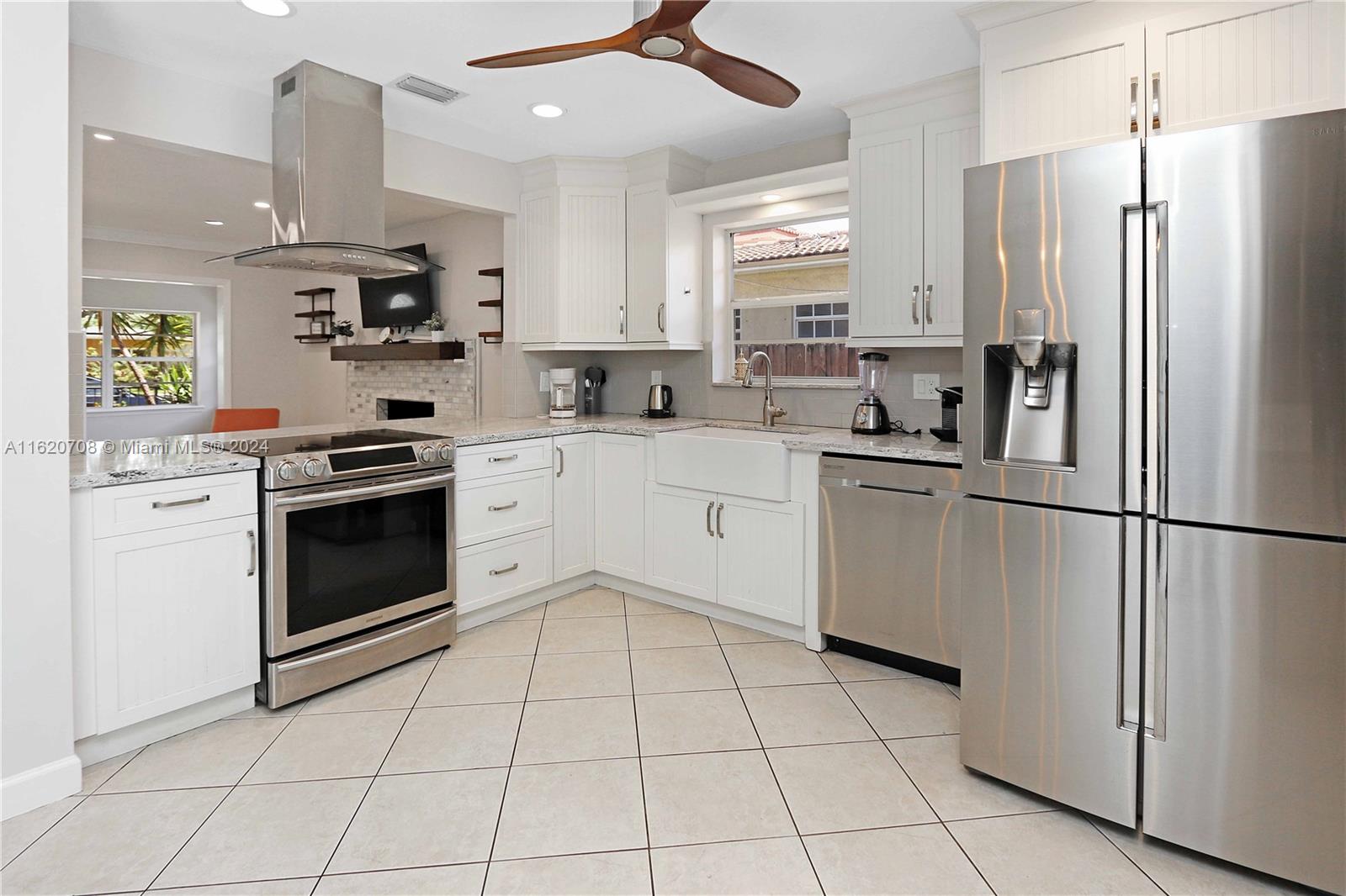 HOLLYWOOD LAKES SEC - Residential