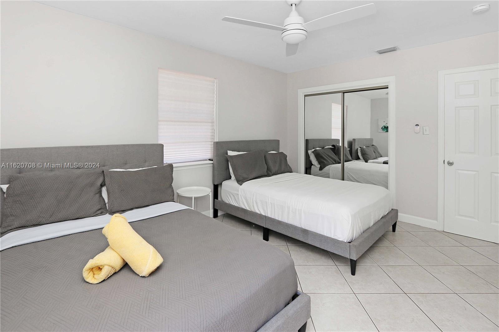 HOLLYWOOD LAKES SEC - Residential