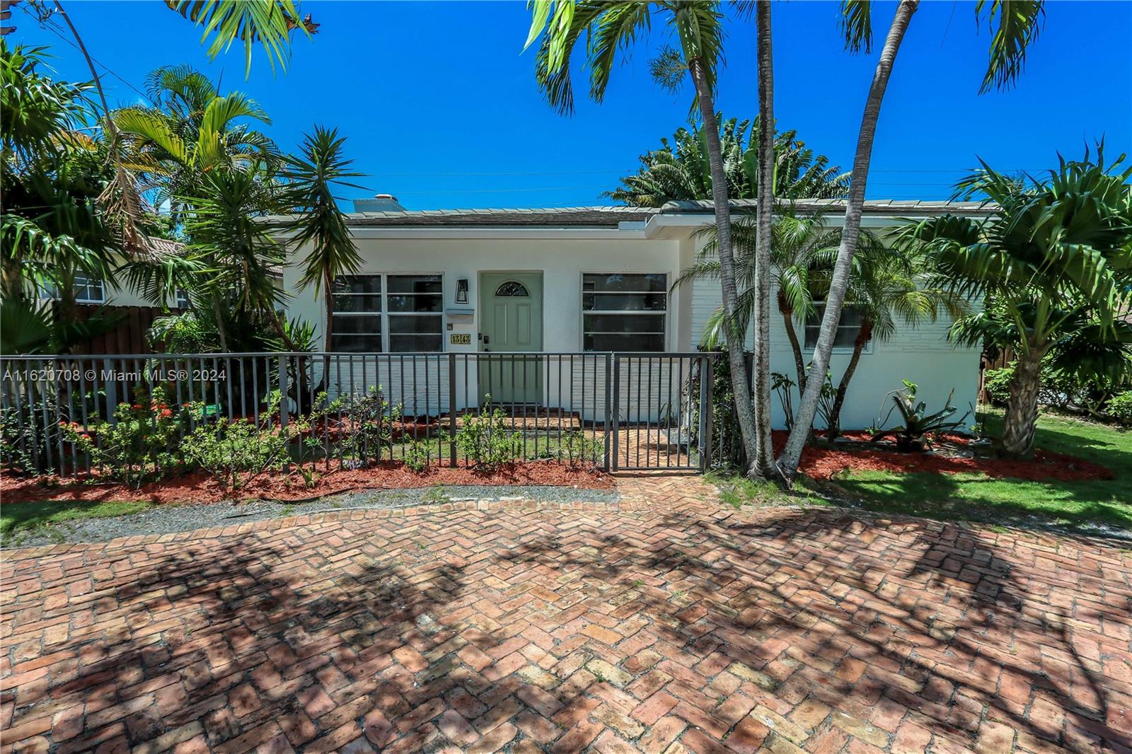 HOLLYWOOD LAKES SEC - Residential