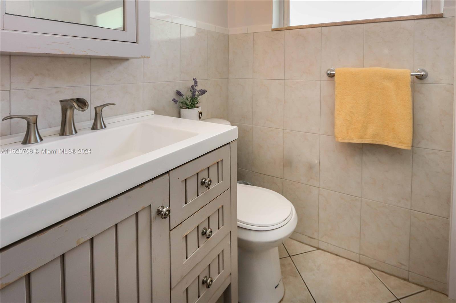 HOLLYWOOD LAKES SEC - Residential