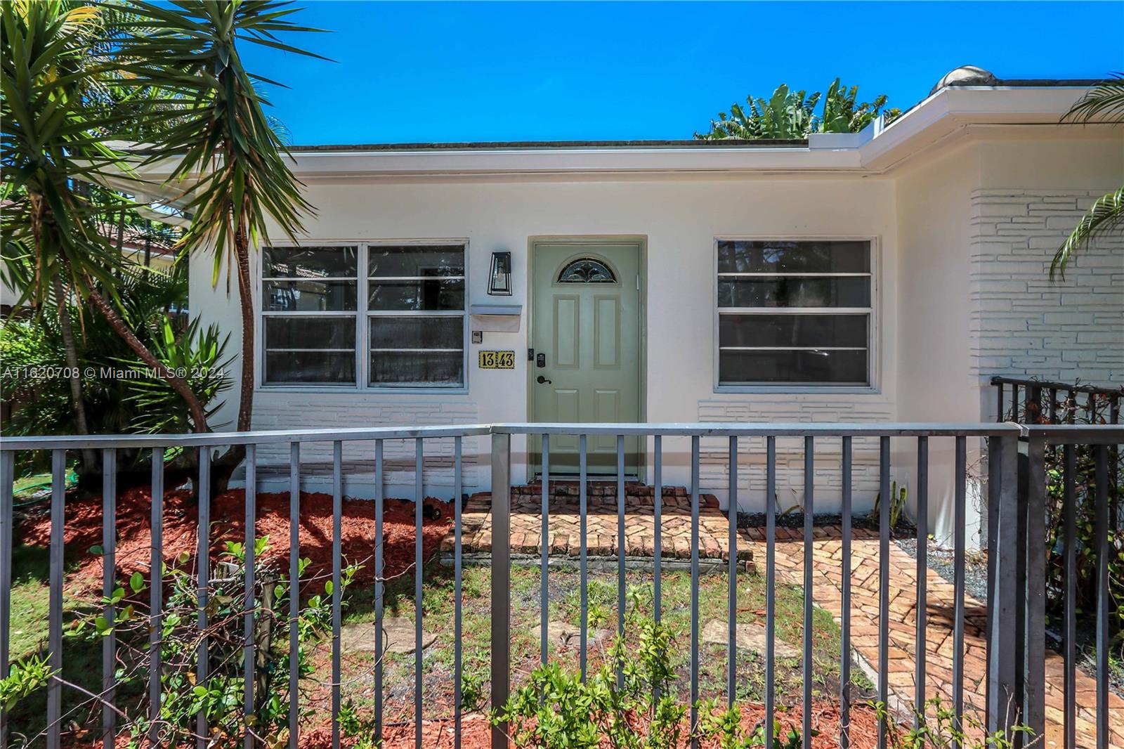 HOLLYWOOD LAKES SEC - Residential