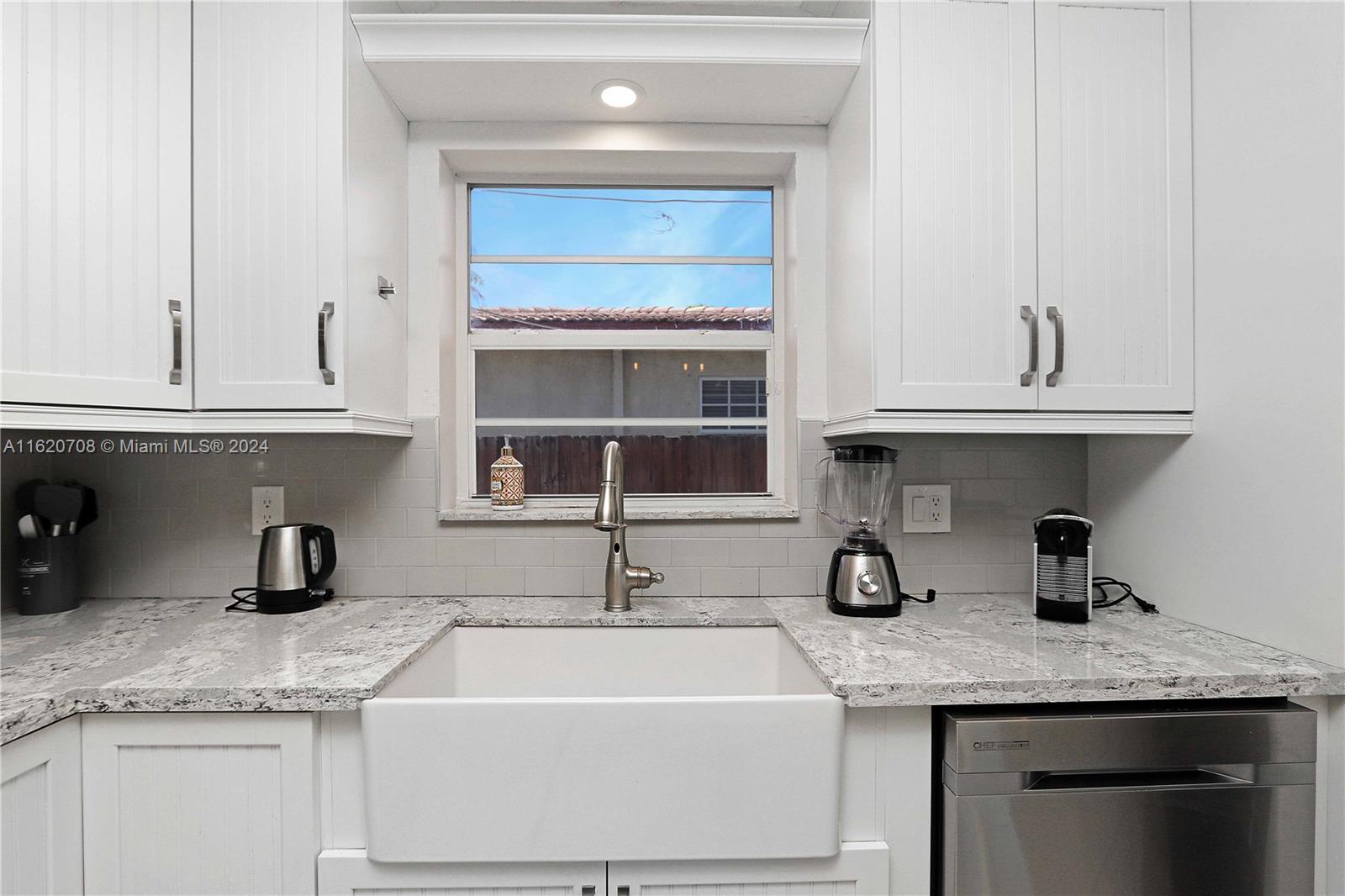 HOLLYWOOD LAKES SEC - Residential