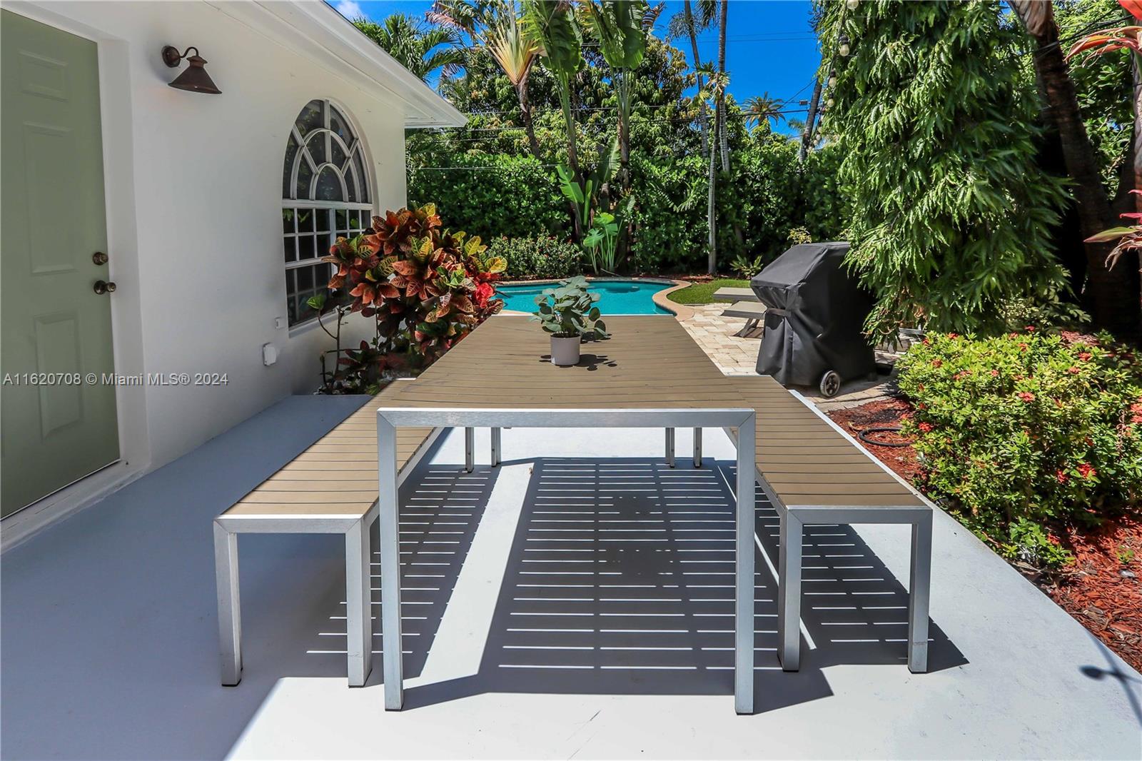 HOLLYWOOD LAKES SEC - Residential