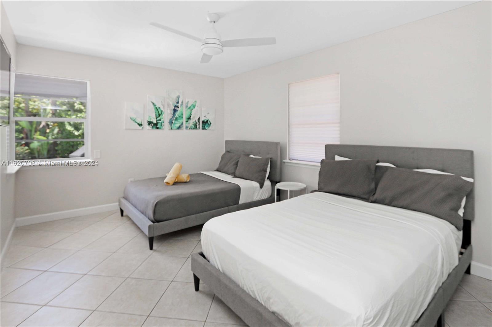 HOLLYWOOD LAKES SEC - Residential